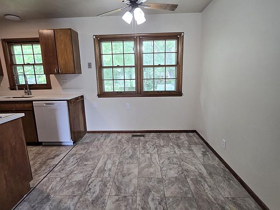 5th image of 4004 SE Mercier St