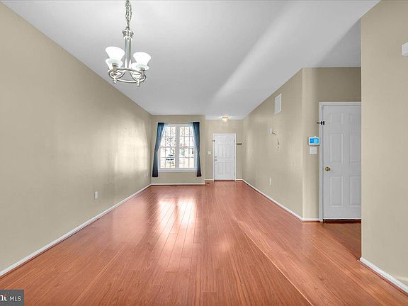 4th image of 171 Pennsbury Ln