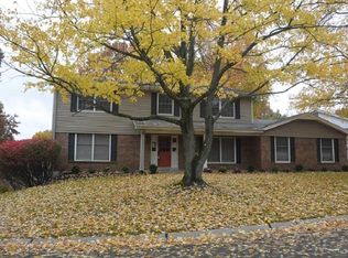 528 Meadow Green Pl, Saint Louis, MO 63141
