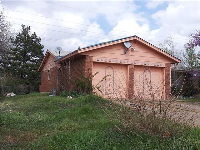 2nd image of 2605 SE 45th St