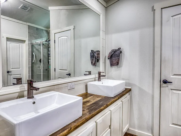 102 Hilltop Ct — Photo 17