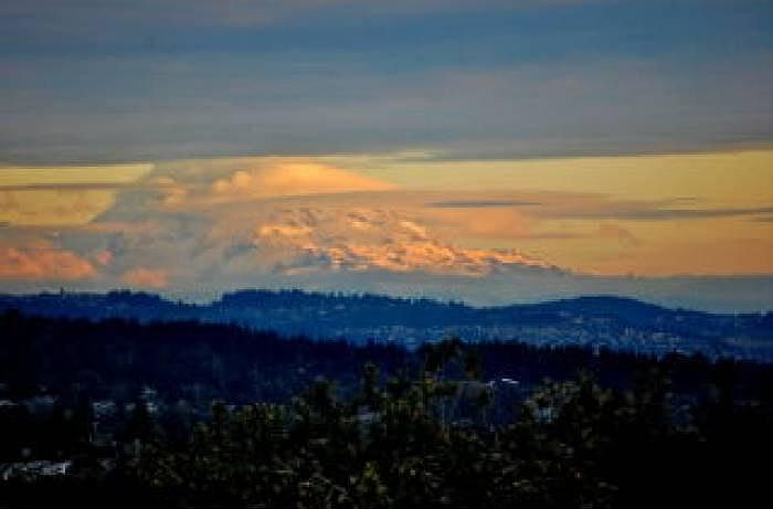 Mt.Rainier Sunrise from living room.