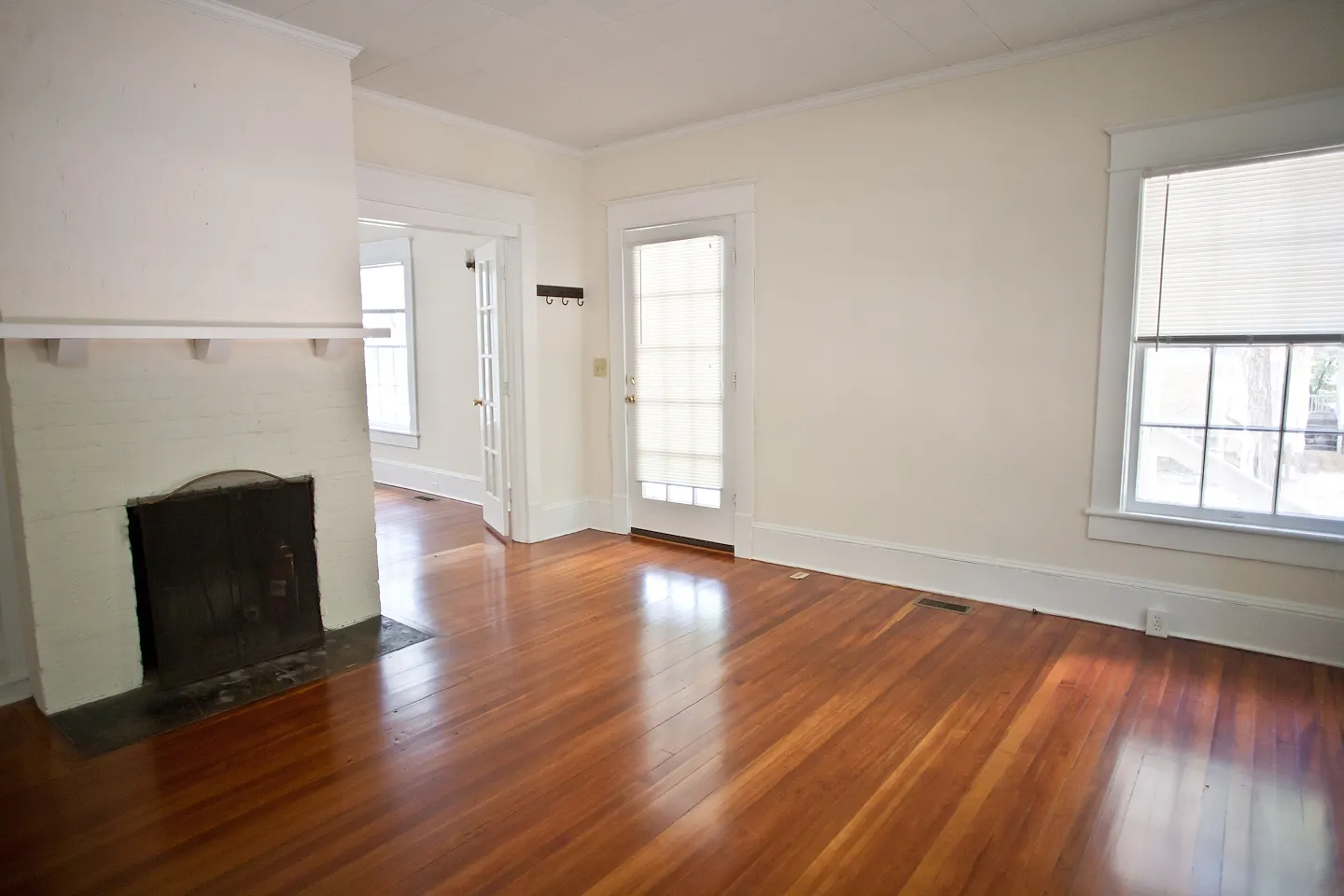 101 Isaac Ln — Photo 1