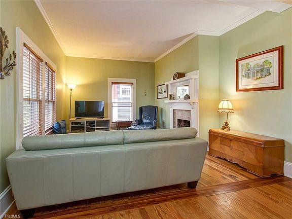 4th image of 755 Percy St