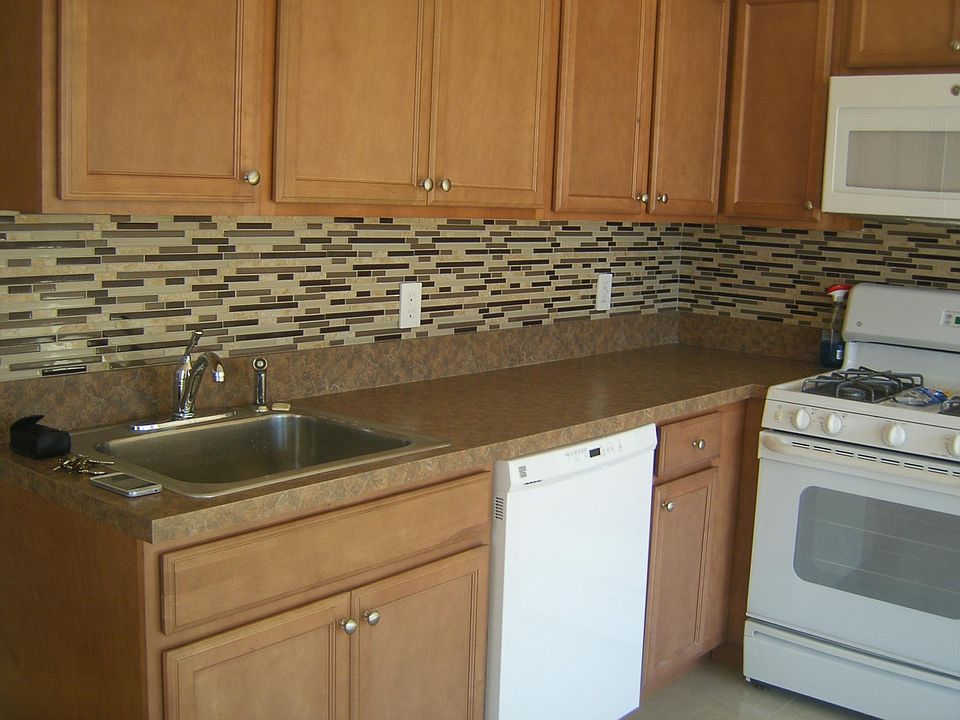 2nd image of 1042 Arden Ave
