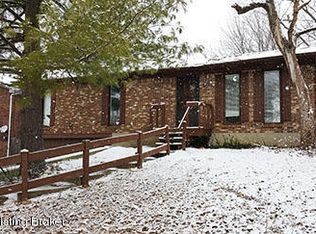 8303 Herrington Ct, Louisville, KY 40228