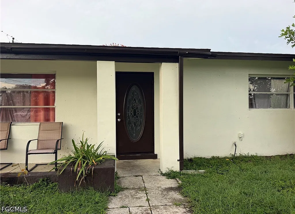 2 bed, 1.0 bath, 1900 sqft, $1,500 — Photo 1