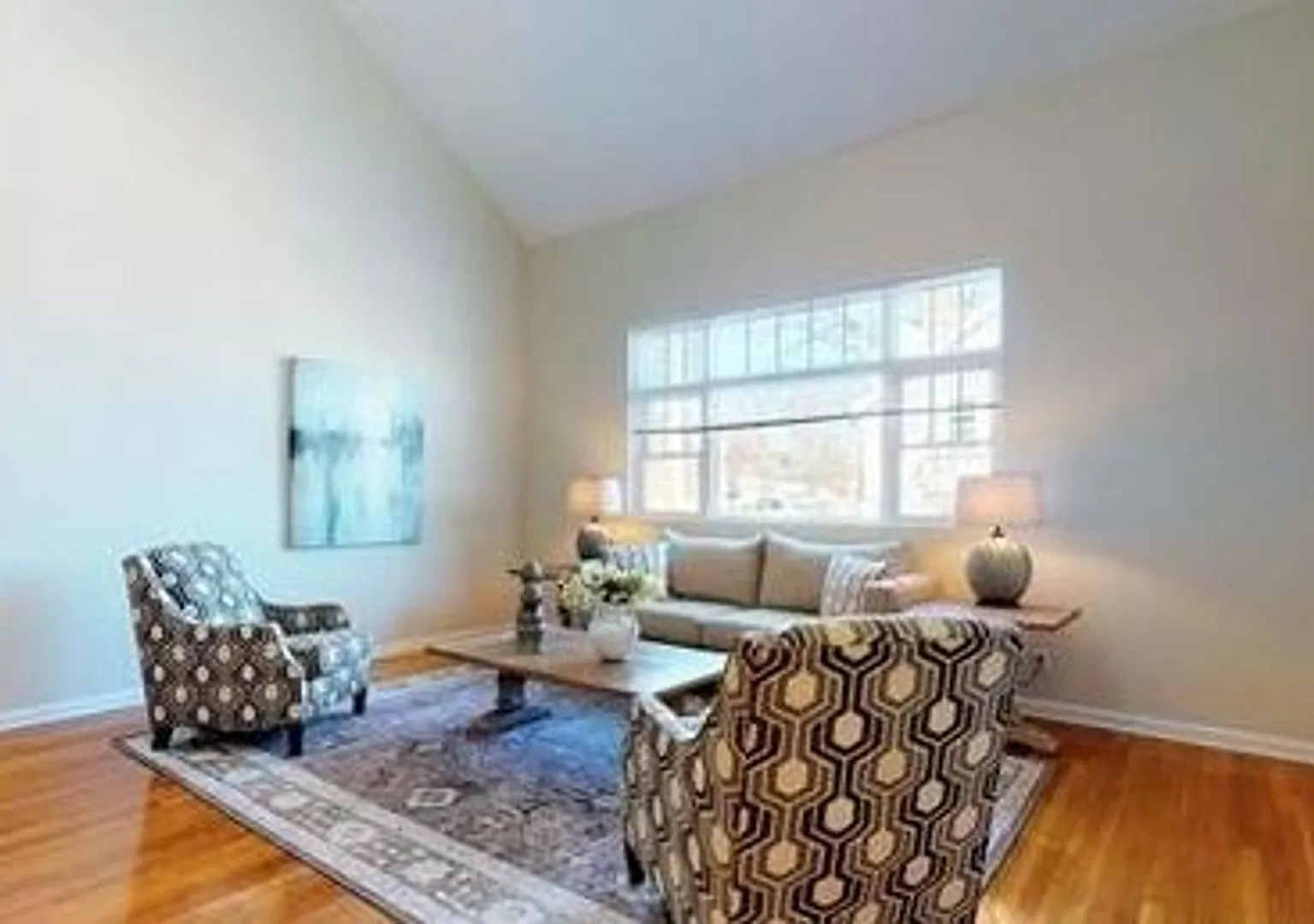 Charming 5 Bedroom — Photo 4