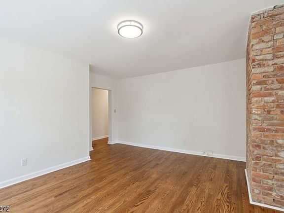 4th image of 14 Munn St #C