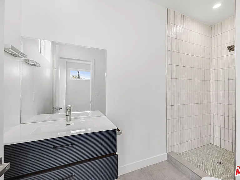 11253 Hatteras St — Photo 15