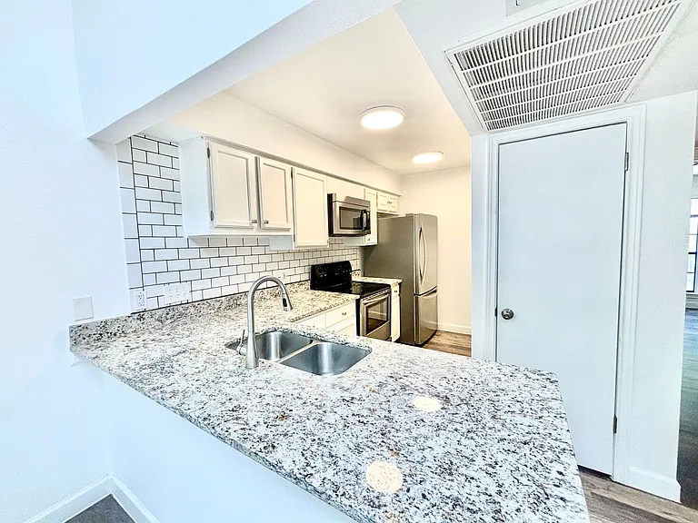 8611 Datapoint Dr #32 — Photo 13