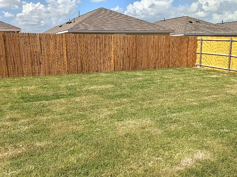 1013 Sourgum St — Photo 10