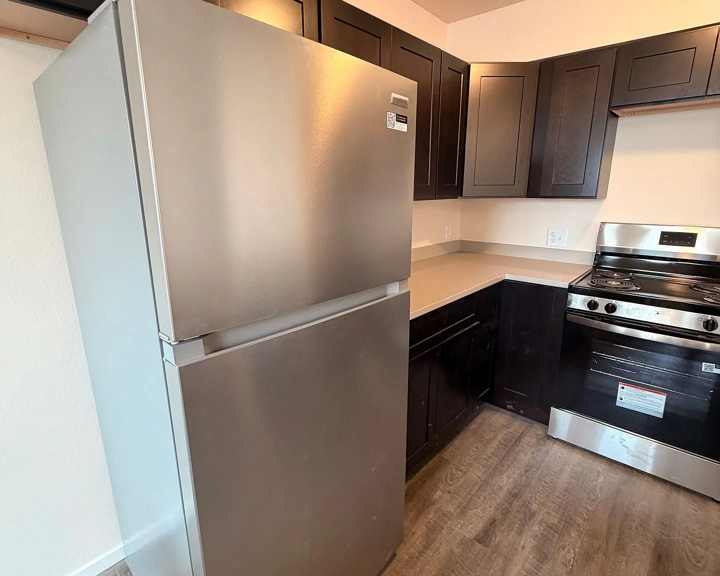 Lyons Apartments — Photo 1