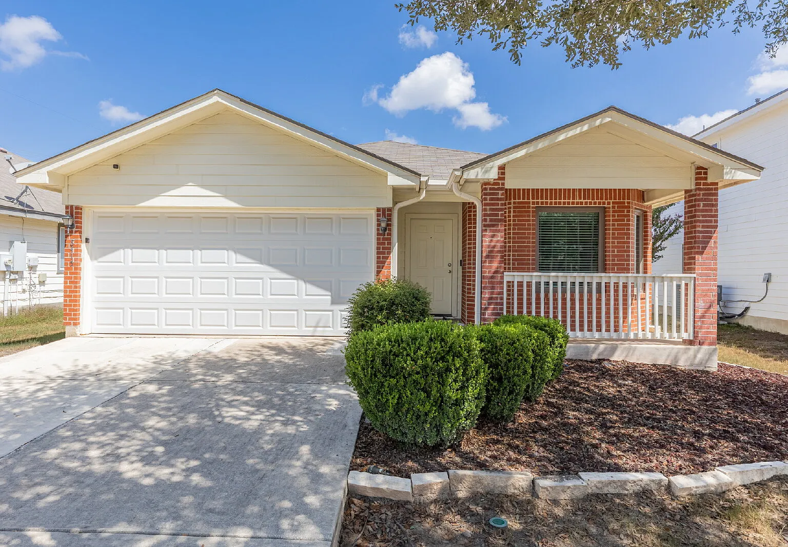 3 bed, 2.0 bath, 1353 sqft, $1,600 — Photo 1