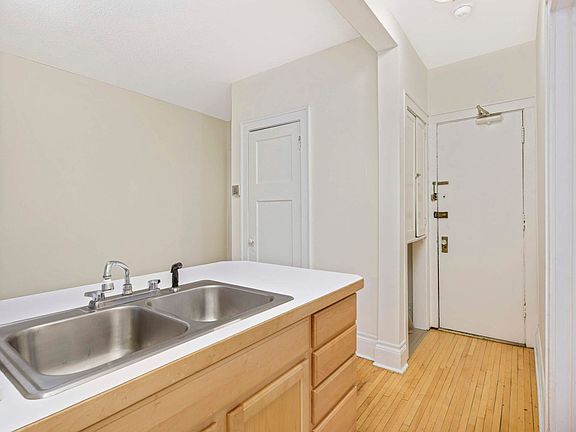 3rd image of 2871 Irving Ave S APT 36