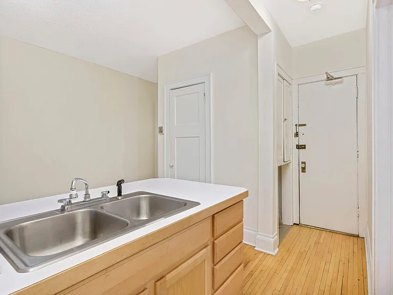 2871 Irving — Photo 3