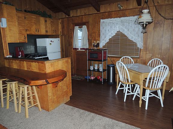 5th image of 402 Meadow Ln