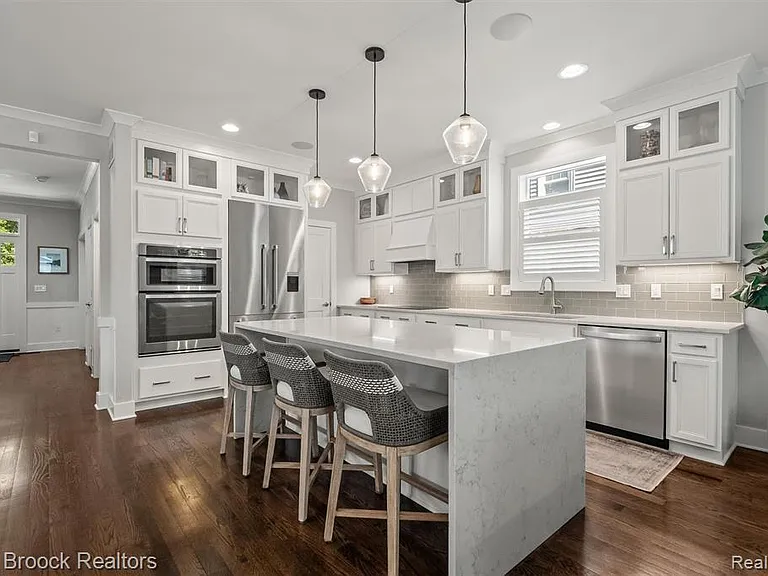 402 N Alexander Ave — Photo 4