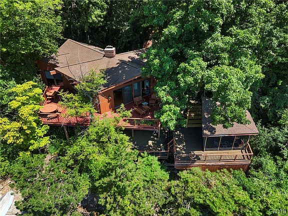 2nd image of 423 Wide Waters Ln