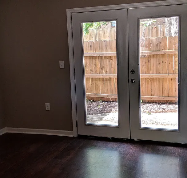 Modern Renovated East Point Townhome with Private Fenced Yard Walk to MARTA! — Photo 10