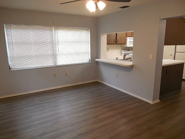 13102 Pembrook Ct — Photo 9