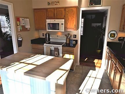Kitchen (View 1)