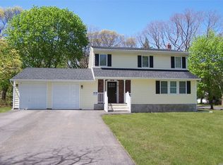 28 Rosemary Ln, Centereach, NY 11720