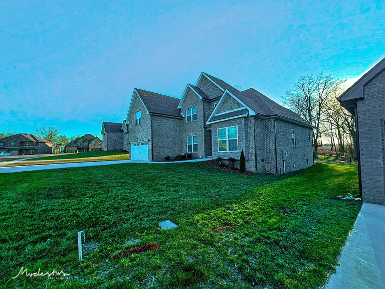 1718 Oak Forest Dr — Photo 3