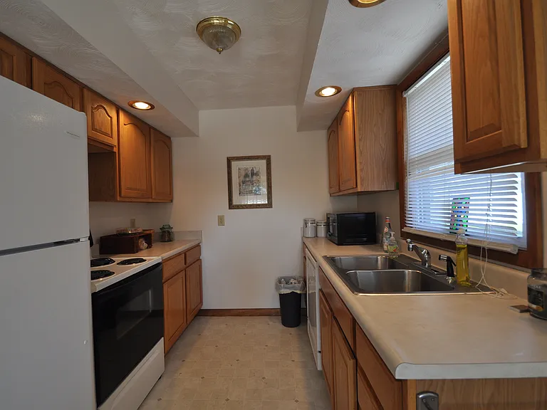 200A N Smith Rd #A — Photo 4