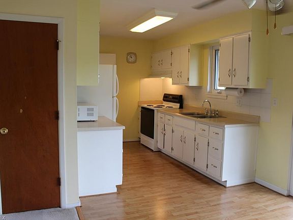 2nd image of 3118 Nottingham Dr