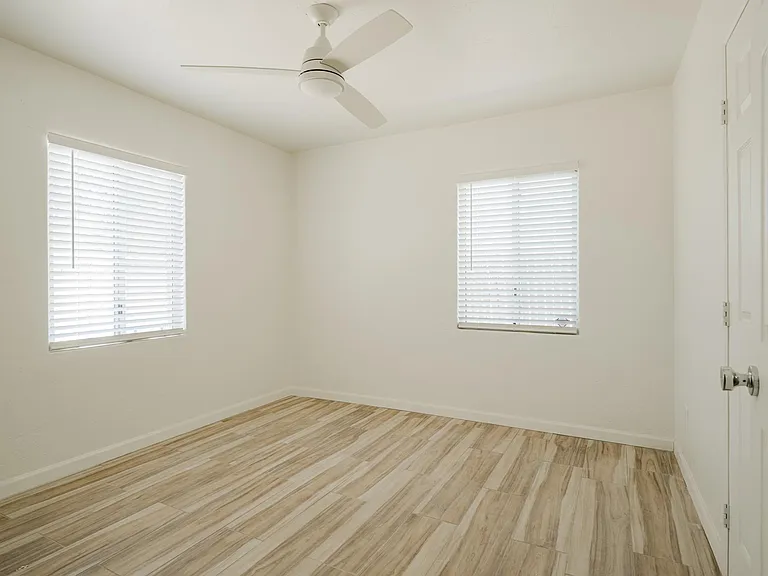 1641 E Coronado Rd — Photo 17