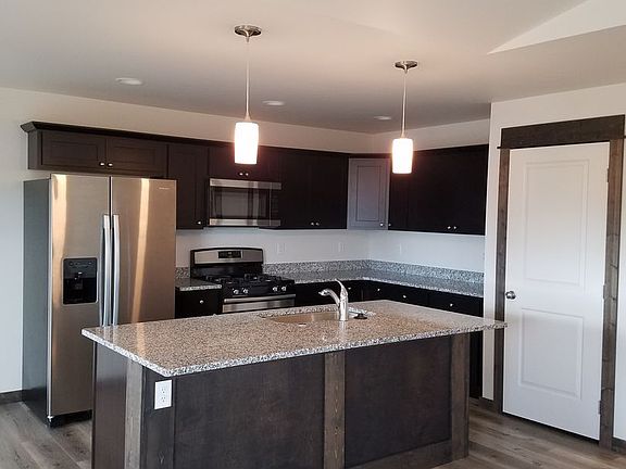 3rd image of 1502 Oakwood Dr