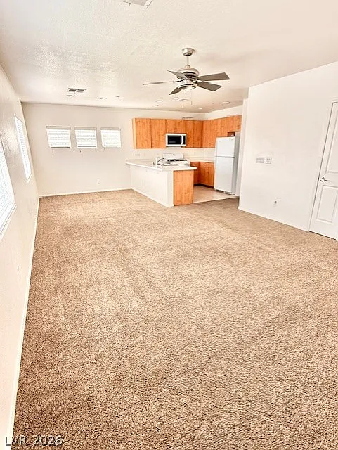 3 bed, 2.5 bath, 2085 sqft, $1,999 — Photo 4