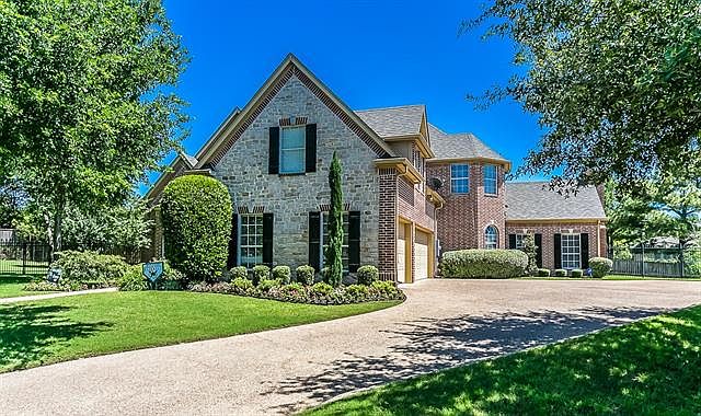 1st image of 1107 Versailles Ct