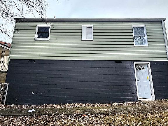 2nd image of 1516 Cecil Ave