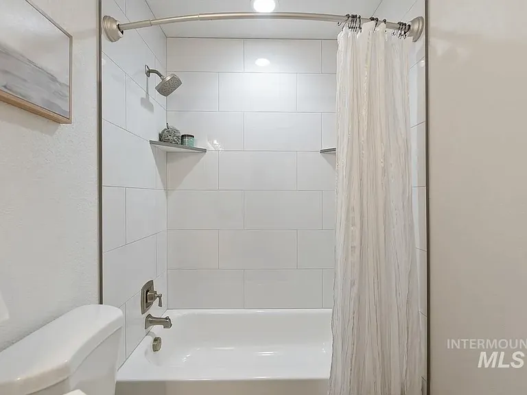 139 Goodall St — Photo 9