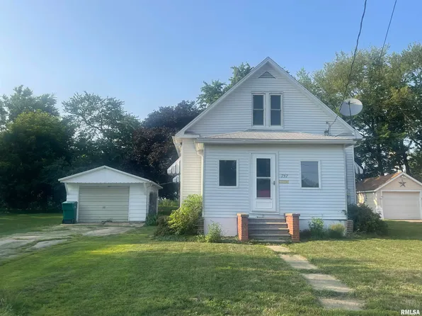 757 E Vernon St, Farmington, IL 61531