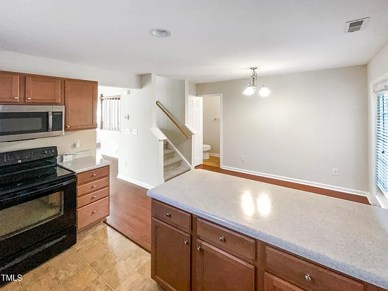 7919 Averette Hill Dr — Photo 8