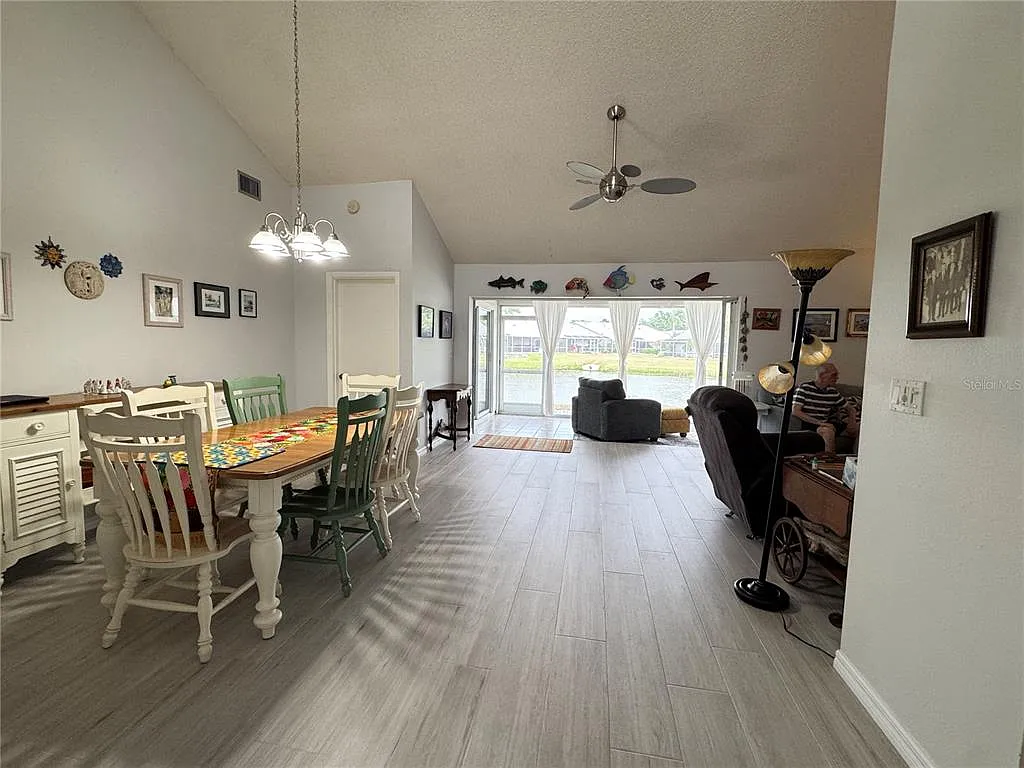 2 bed, 2.0 bath, 1382 sqft, $2,300 — Photo 4