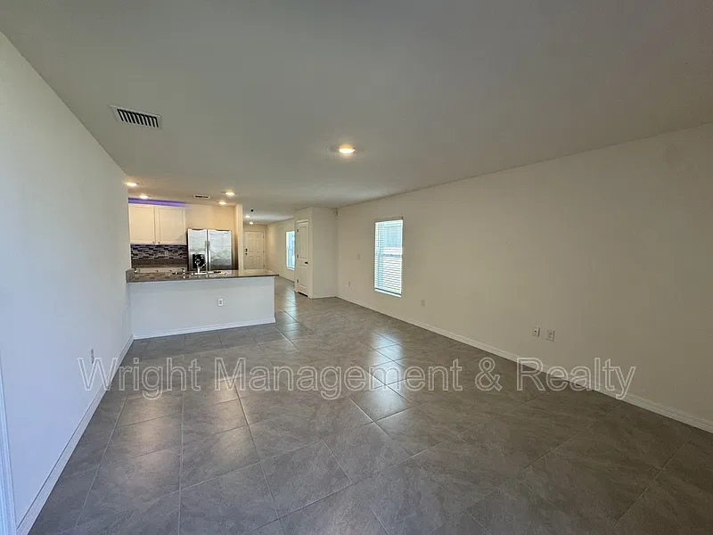 3 bed, 2.0 bath, 1516 sqft, $2,100 — Photo 4