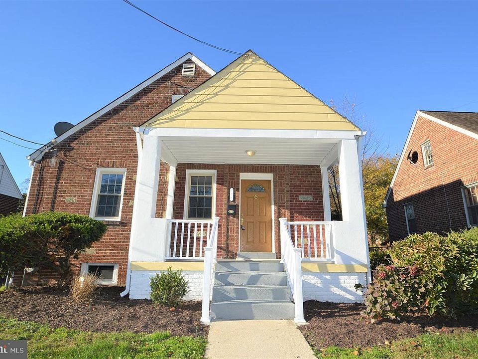 1st image of 726 N George Mason Dr