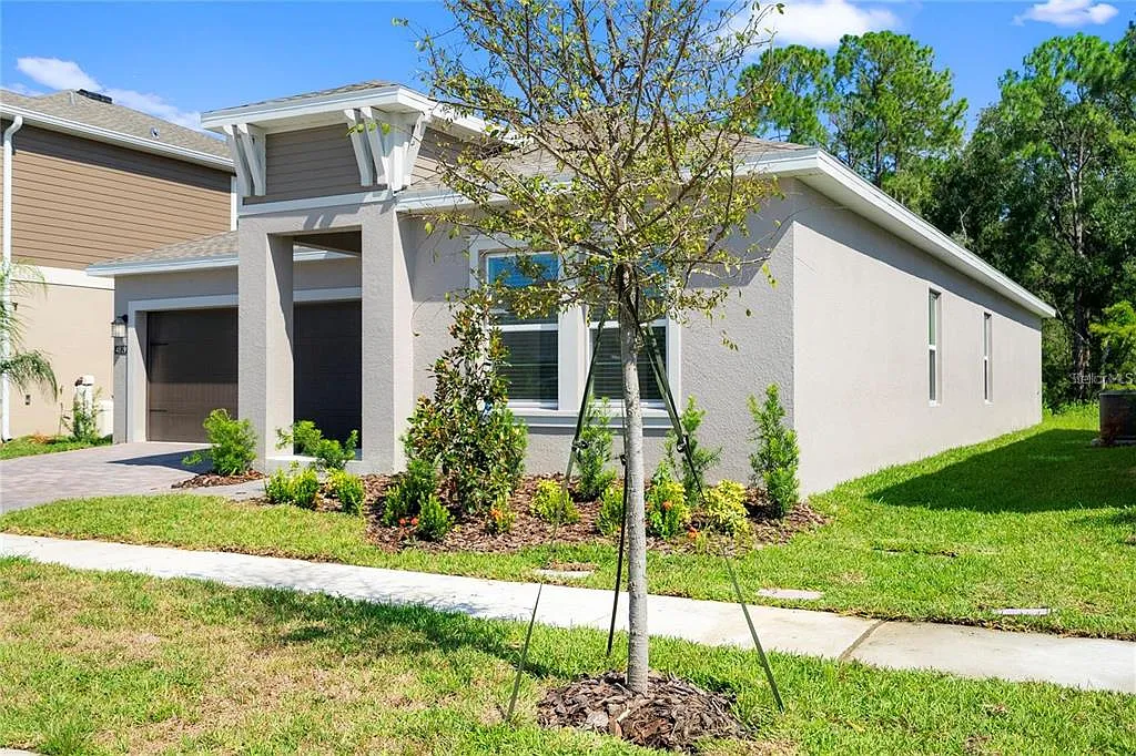 4 bed, 2.0 bath, 1936 sqft, $2,650 — Photo 3