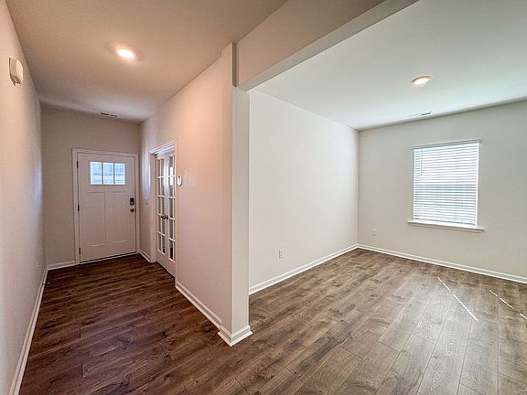 2nd image of 2142 Clydesmill Rd