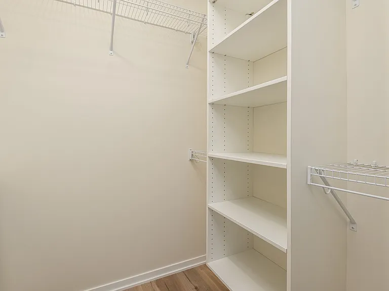 The Uptown Apartments — Photo 38