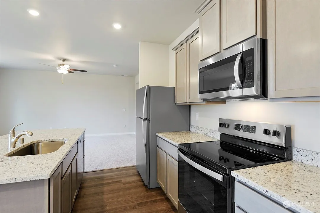 4 bed, 2.5 bath, 1843 sqft, $3,600 — Photo 3