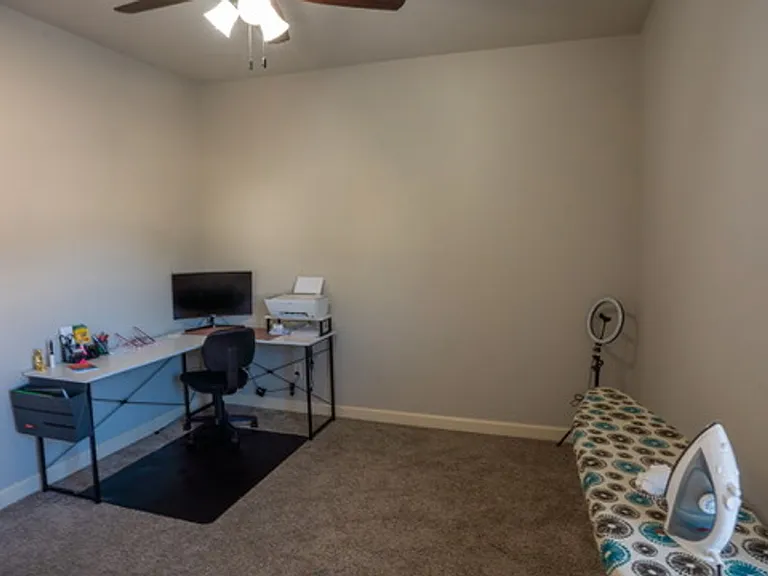 3707 Sterling Oaks Dr — Photo 38