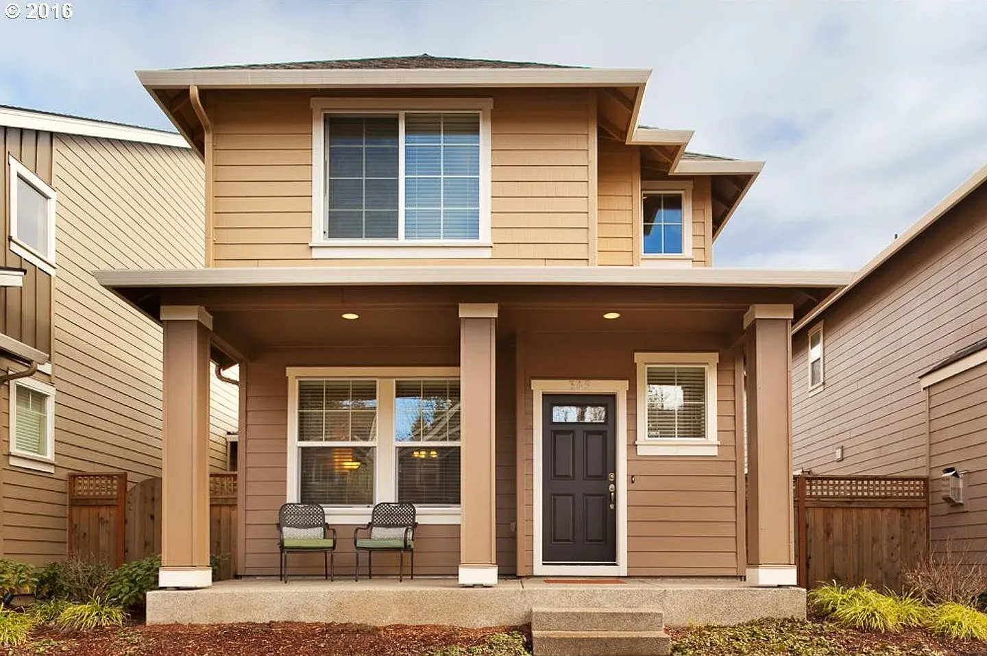 Gorgeous 3 Bedroom Townhome - Excellent Location! Close To Nike & Intel — Photo 1