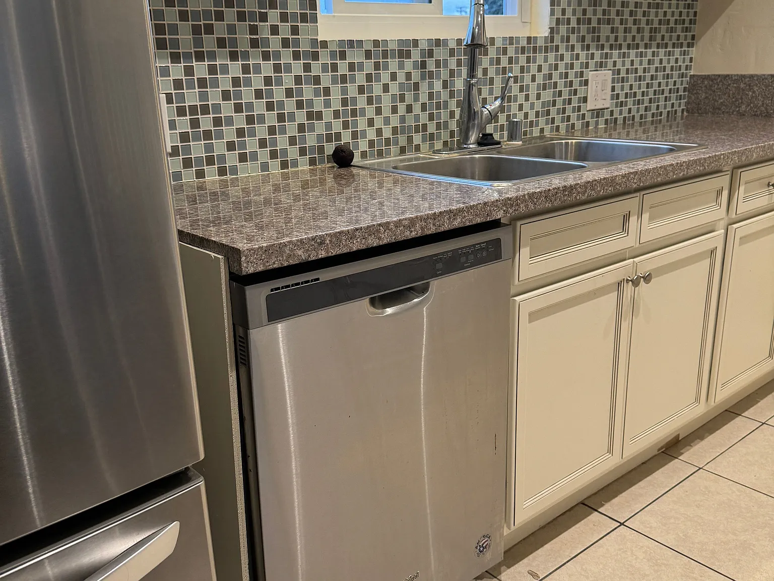 3 bed, 1.0 bath, 1150 sqft, $3,399 — Photo 3
