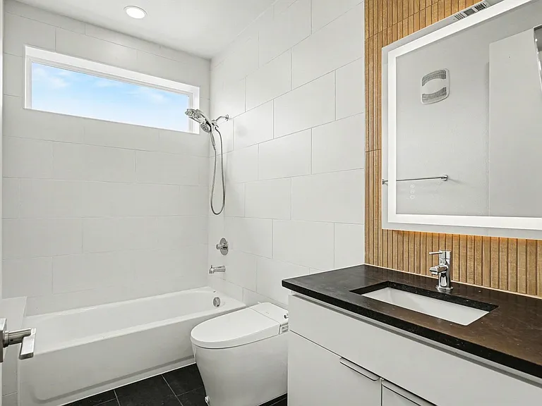 2217 N Fitzhugh Ave #303 — Photo 15