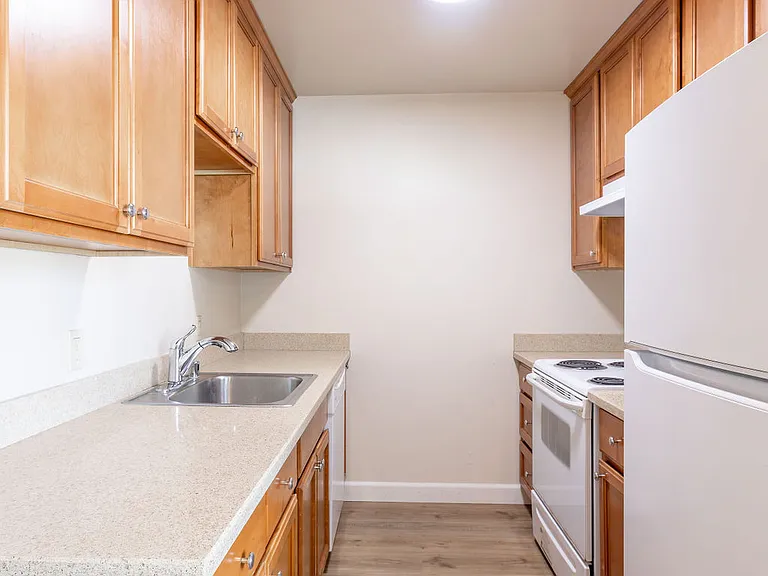 2315 Monroe St — Photo 14
